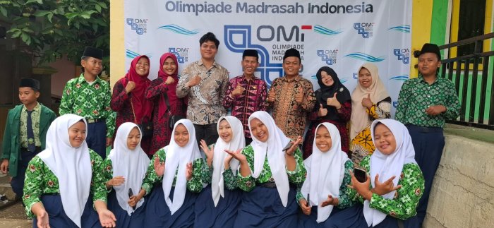 Cahaya Anum Siswa MTsN 2 Sarolangun Juara 1 Olimpiade Madrasah Indonesia (OMI) IPA Tingkat Kabupaten Sarolangun