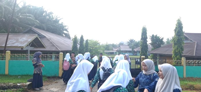 MTs Negeri 2 Sarolangun Budaya 5S (SENYUM, SALAM, SAPA , SOPAN DAN SANTUN)